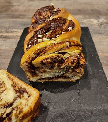 Atelier de pâtisserie à Huisseau-sur-Mauves dans le Loiret, apprendre à réaliser un Babka Chocolat Noisette et chouquettes.