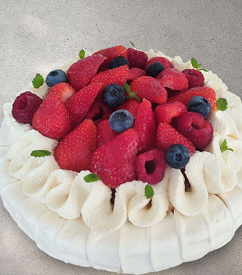 Atelier de pâtisserie à Cléry-Saint-André dans le Loiret, apprendre à réaliser une Pavlova.